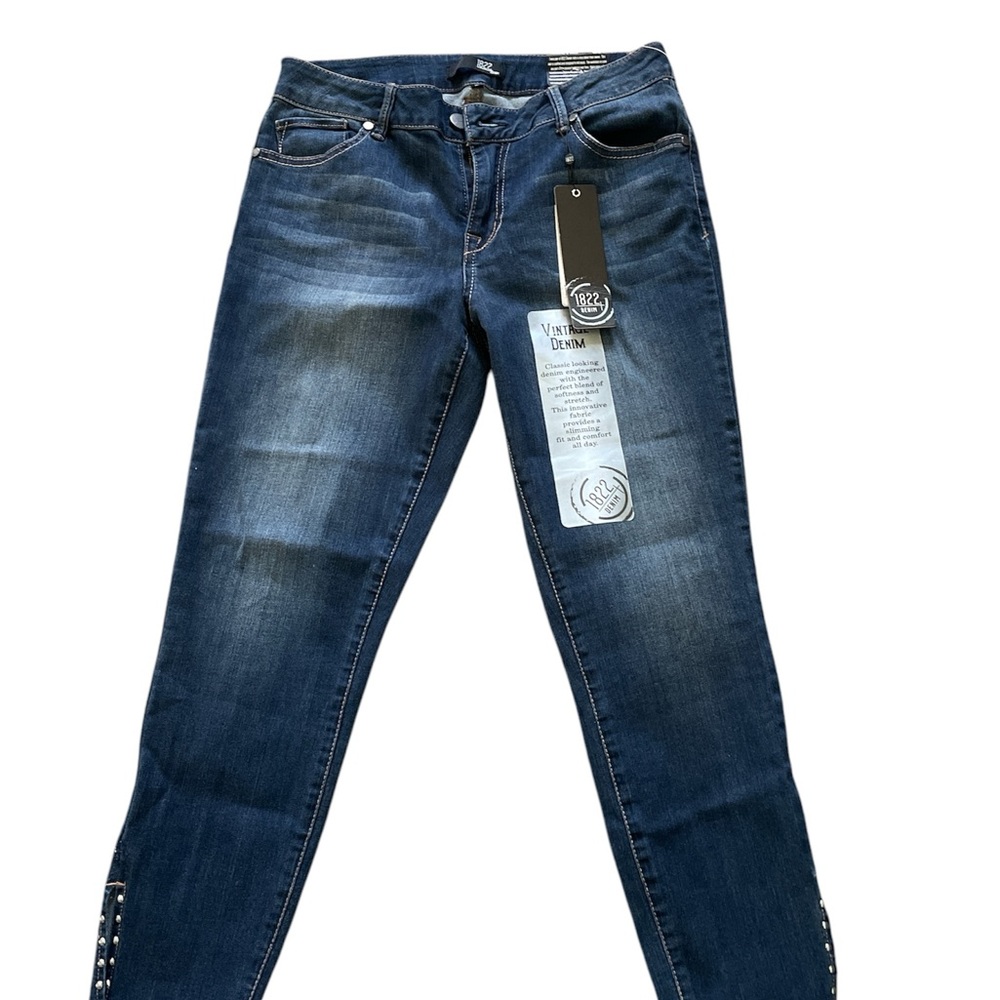 1822 Denim Skinny Blue Jeans with Distressed Detailing